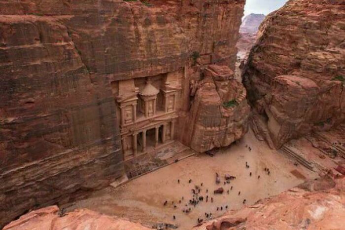 Not Everyone Is Terrified Of Massive Objects, But These 75 Pics Might Have You Thinking Otherwise
