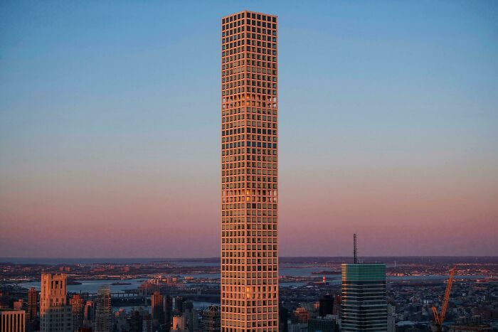 Not Everyone Is Terrified Of Massive Objects, But These 75 Pics Might Have You Thinking Otherwise