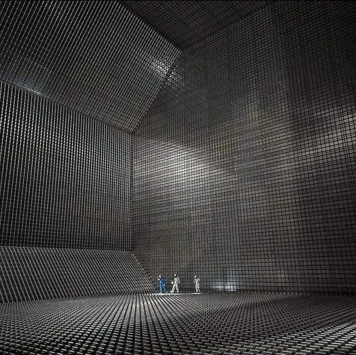Not Everyone Is Terrified Of Massive Objects, But These 75 Pics Might Have You Thinking Otherwise