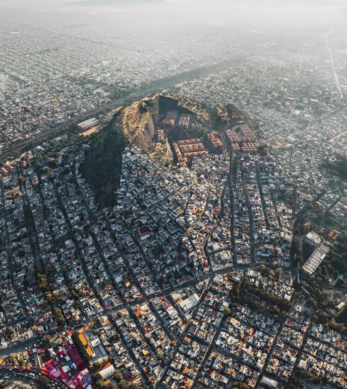 Not Everyone Is Terrified Of Massive Objects, But These 75 Pics Might Have You Thinking Otherwise