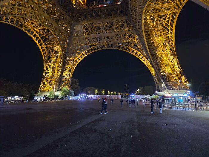 Not Everyone Is Terrified Of Massive Objects, But These 75 Pics Might Have You Thinking Otherwise