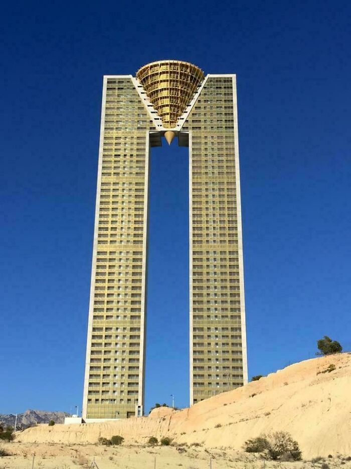 Not Everyone Is Terrified Of Massive Objects, But These 75 Pics Might Have You Thinking Otherwise