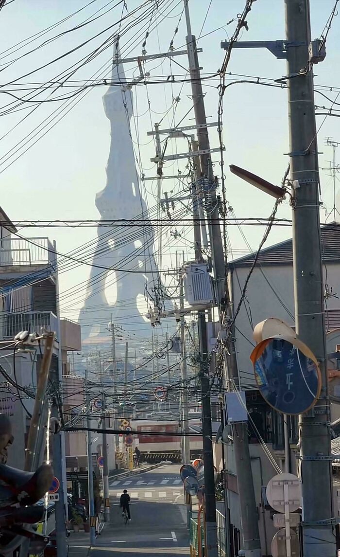 Not Everyone Is Terrified Of Massive Objects, But These 75 Pics Might Have You Thinking Otherwise