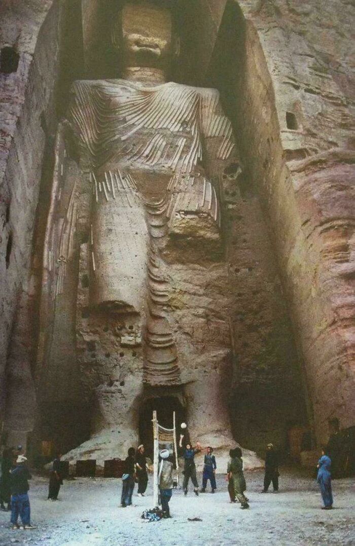 Not Everyone Is Terrified Of Massive Objects, But These 75 Pics Might Have You Thinking Otherwise