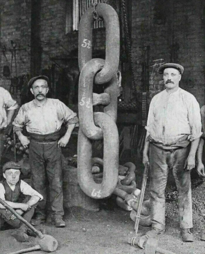 Not Everyone Is Terrified Of Massive Objects, But These 75 Pics Might Have You Thinking Otherwise