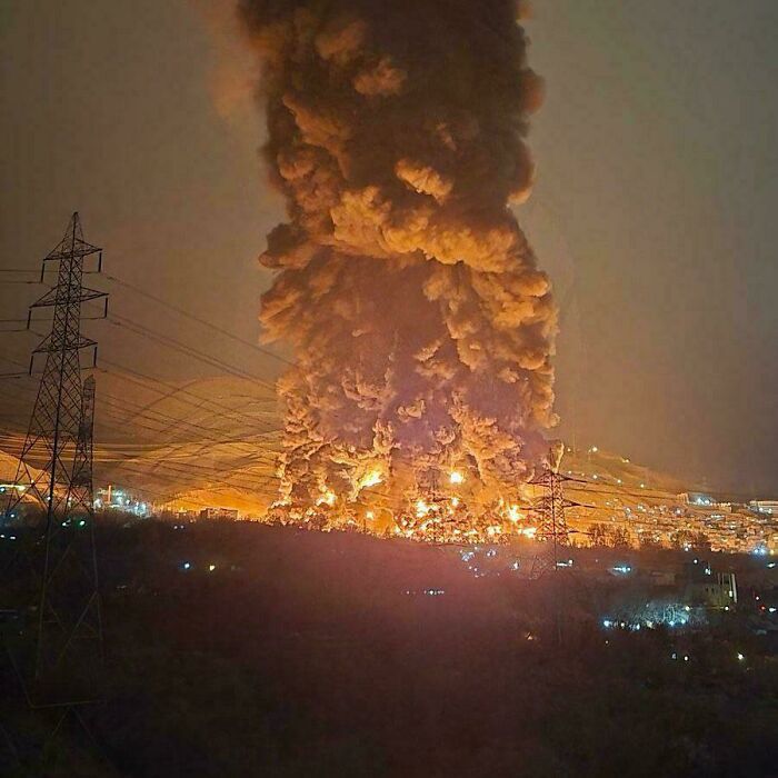Not Everyone Is Terrified Of Massive Objects, But These 75 Pics Might Have You Thinking Otherwise