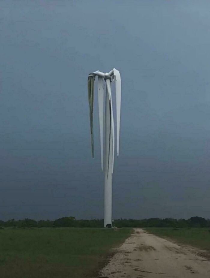 Not Everyone Is Terrified Of Massive Objects, But These 75 Pics Might Have You Thinking Otherwise