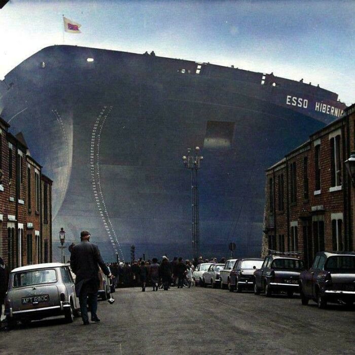 Not Everyone Is Terrified Of Massive Objects, But These 75 Pics Might Have You Thinking Otherwise