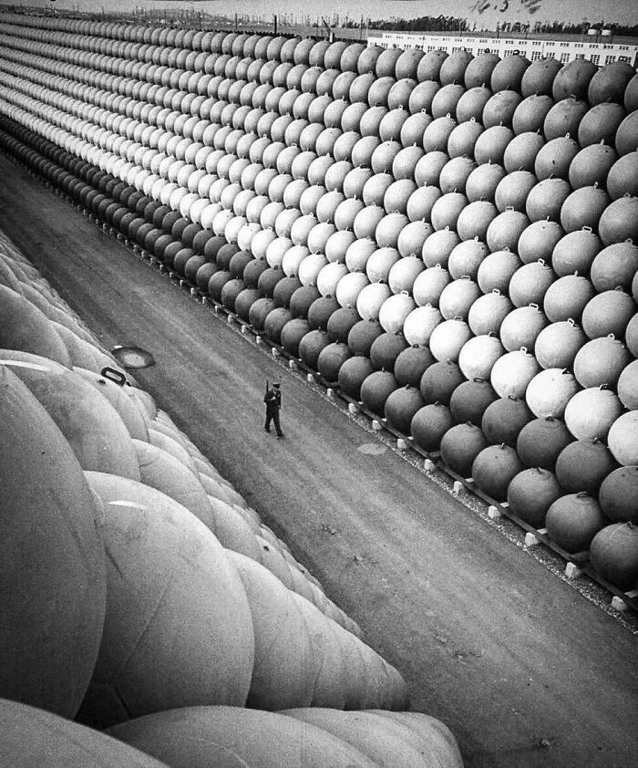 Not Everyone Is Terrified Of Massive Objects, But These 75 Pics Might Have You Thinking Otherwise