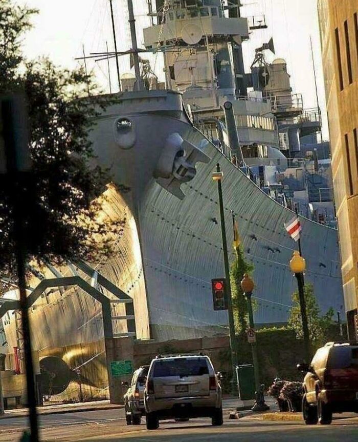 Not Everyone Is Terrified Of Massive Objects, But These 75 Pics Might Have You Thinking Otherwise