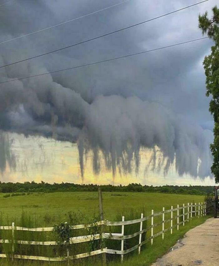 Not Everyone Is Terrified Of Massive Objects, But These 75 Pics Might Have You Thinking Otherwise
