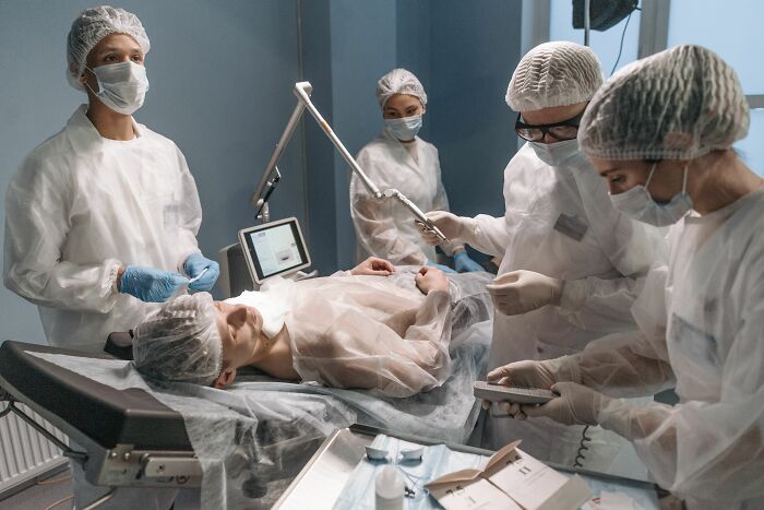 Anesthesiologists Spill The Tea On 75 Of The Most Bizarre Things People Said Under Medication Anesthesiologists Spill The Tea On 75 Of The Most Bizarre Things People Said Under Medication