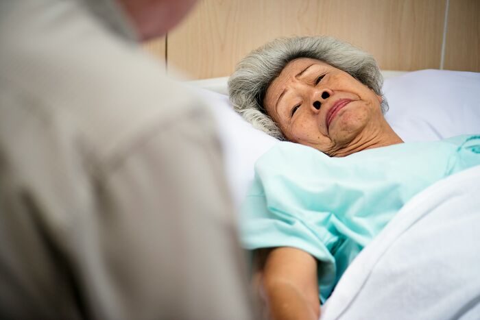 Anesthesiologists Spill The Tea On 75 Of The Most Bizarre Things People Said Under Medication Anesthesiologists Spill The Tea On 75 Of The Most Bizarre Things People Said Under Medication