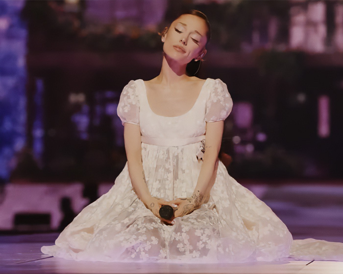 “Scariest Photo I’ve Seen Of Her Yet”: New Ariana Grande Snaps Spur Worry As People Note Concerning Detail “Scariest Photo I’ve Seen Of Her Yet”: New Ariana Grande Snaps Spur Worry As People Note Concerning Detail
