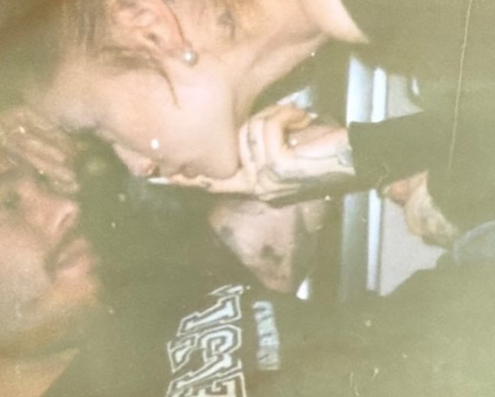“Scariest Photo I’ve Seen Of Her Yet”: New Ariana Grande Snaps Spur Worry As People Note Concerning Detail “Scariest Photo I’ve Seen Of Her Yet”: New Ariana Grande Snaps Spur Worry As People Note Concerning Detail
