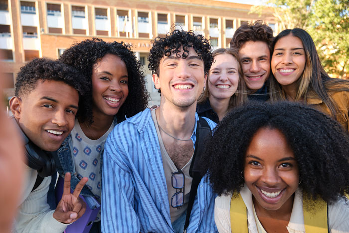 Guy Thinks He Finally Found A Close Friend Group, Then Learns They Googled His Name Before Befriending Him Guy Thinks He Finally Found A Close Friend Group, Then Learns They Googled His Name Before Befriending Him