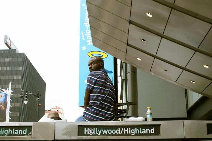 61 Perfectly Timed Street Photos By Jeremy Paige That Might Make You Look Twice 61 Perfectly Timed Street Photos By Jeremy Paige That Might Make You Look Twice