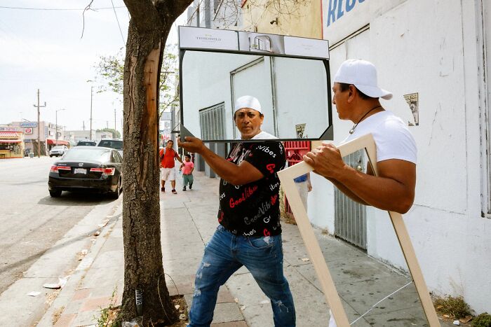 61 Perfectly Timed Street Photos By Jeremy Paige That Might Make You Look Twice 61 Perfectly Timed Street Photos By Jeremy Paige That Might Make You Look Twice