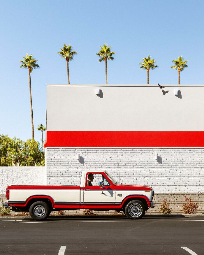 61 Perfectly Timed Street Photos By Jeremy Paige That Might Make You Look Twice 61 Perfectly Timed Street Photos By Jeremy Paige That Might Make You Look Twice