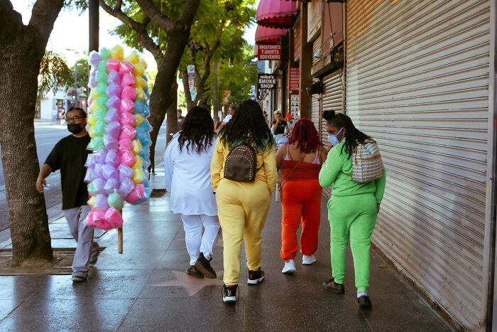61 Perfectly Timed Street Photos By Jeremy Paige That Might Make You Look Twice 61 Perfectly Timed Street Photos By Jeremy Paige That Might Make You Look Twice