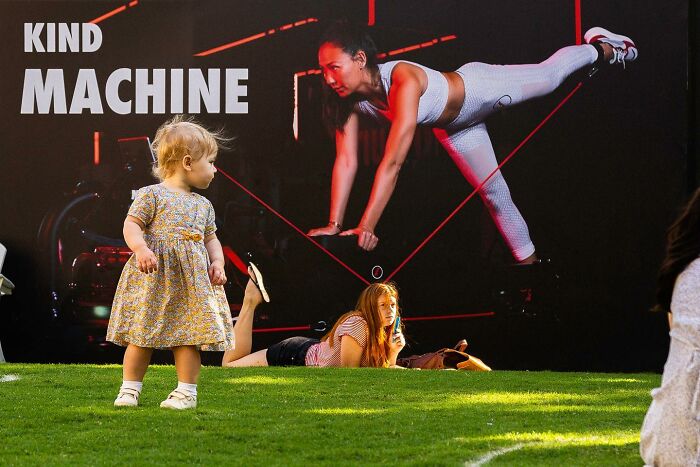 61 Perfectly Timed Street Photos By Jeremy Paige That Might Make You Look Twice 61 Perfectly Timed Street Photos By Jeremy Paige That Might Make You Look Twice