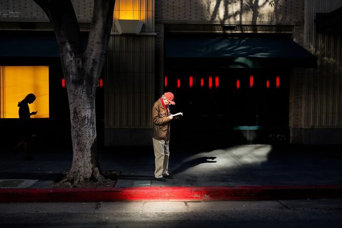 61 Perfectly Timed Street Photos By Jeremy Paige That Might Make You Look Twice 61 Perfectly Timed Street Photos By Jeremy Paige That Might Make You Look Twice