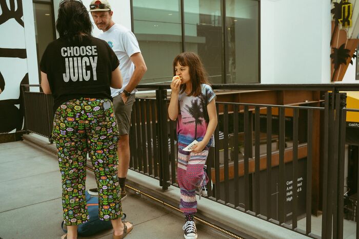 61 Perfectly Timed Street Photos By Jeremy Paige That Might Make You Look Twice 61 Perfectly Timed Street Photos By Jeremy Paige That Might Make You Look Twice