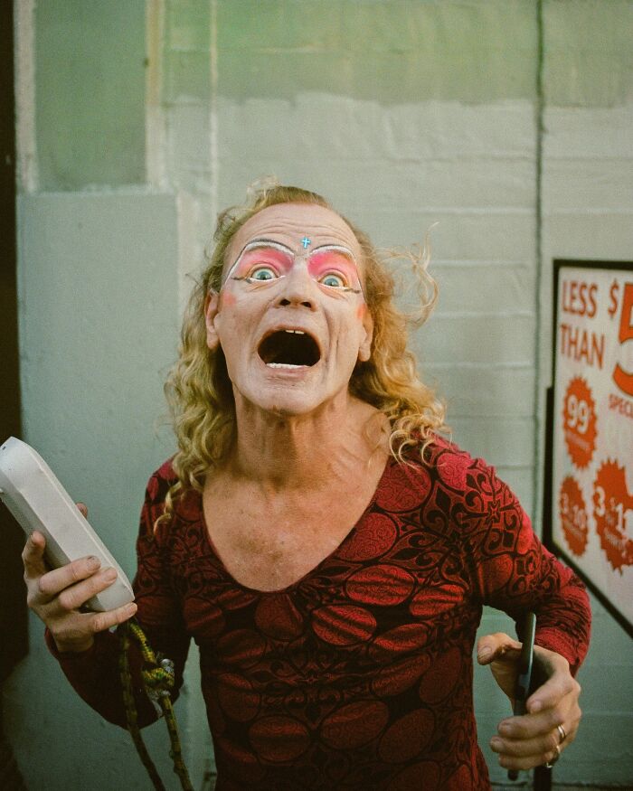 61 Perfectly Timed Street Photos By Jeremy Paige That Might Make You Look Twice 61 Perfectly Timed Street Photos By Jeremy Paige That Might Make You Look Twice