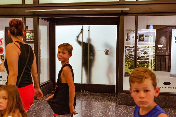 61 Perfectly Timed Street Photos By Jeremy Paige That Might Make You Look Twice 61 Perfectly Timed Street Photos By Jeremy Paige That Might Make You Look Twice