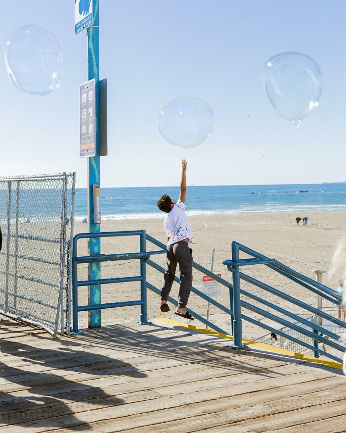 61 Perfectly Timed Street Photos By Jeremy Paige That Might Make You Look Twice 61 Perfectly Timed Street Photos By Jeremy Paige That Might Make You Look Twice