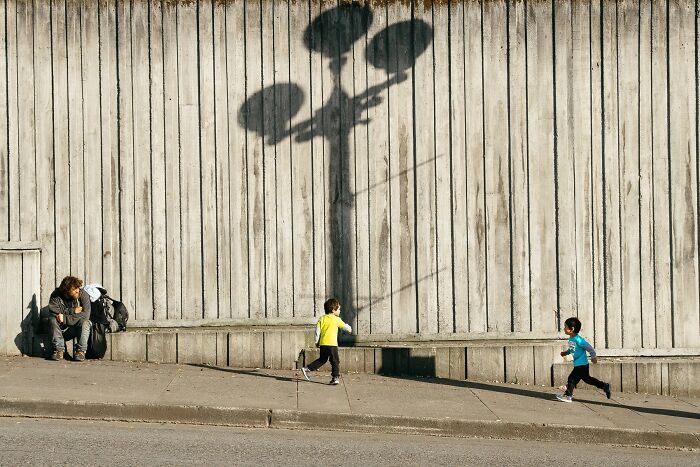 61 Perfectly Timed Street Photos By Jeremy Paige That Might Make You Look Twice 61 Perfectly Timed Street Photos By Jeremy Paige That Might Make You Look Twice
