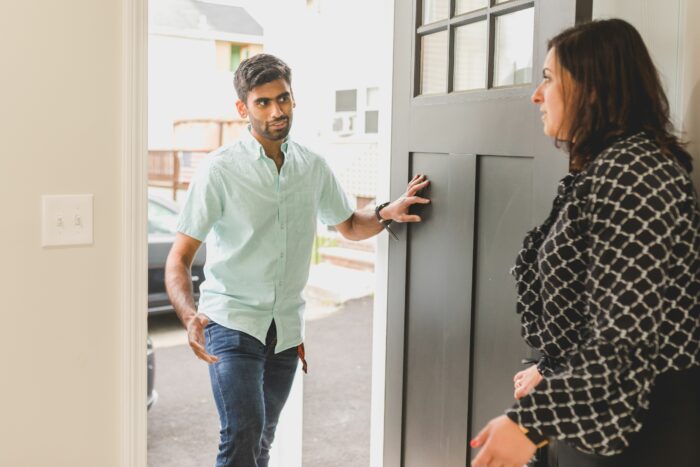 Creepy Landlord Allows Himself Way Too Much And Calls His Tenant Dramatic For Feeling Uncomfortable Creepy Landlord Allows Himself Way Too Much And Calls His Tenant Dramatic For Feeling Uncomfortable