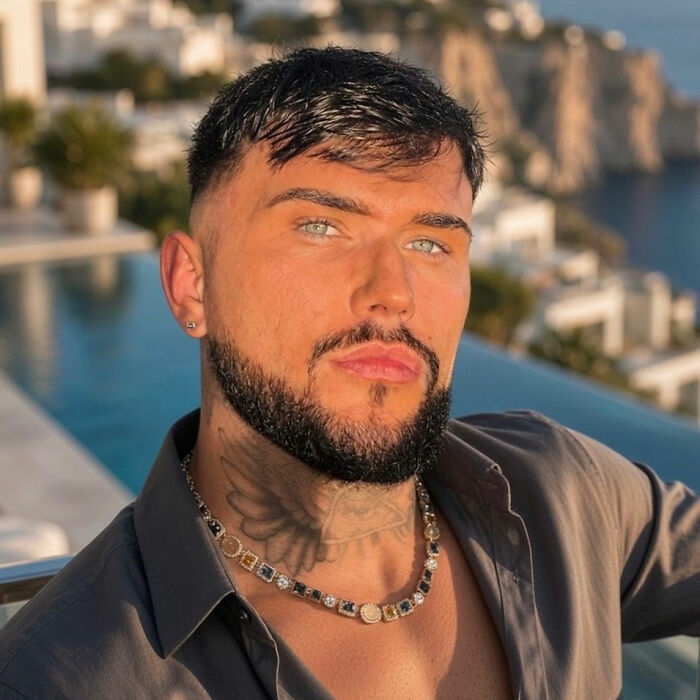 Top Hairdresser’s Childhood Bully Begs Him To Do Her Hair&mdash;He Gives Her A Brutal Reality Check