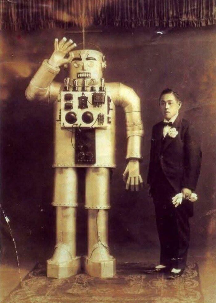 70 Retrofuturistic Images That Show How People In The Past Imagined The Future (New Pics)