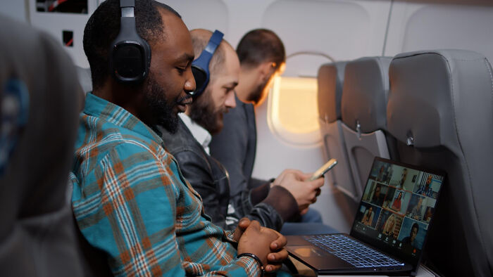 45 Pure Nightmare Seatmate Stories From People Who Completely Lost The Airline Seating Lottery 45 Pure Nightmare Seatmate Stories From People Who Completely Lost The Airline Seating Lottery