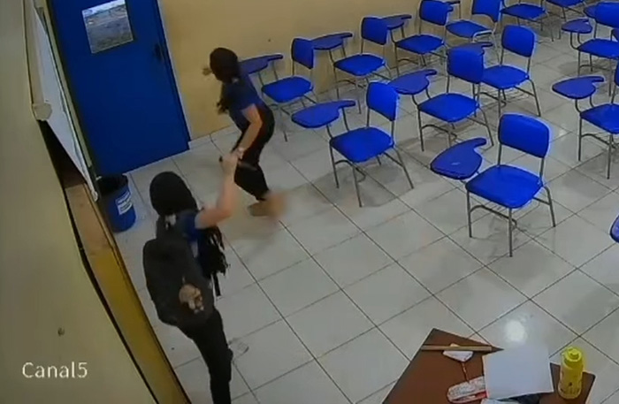 17-Year-Old Student Attacks Her Math Teacher In Classroom, Her Alleged Reason Leaves People Stunned 17-Year-Old Student Attacks Her Math Teacher In Classroom, Her Alleged Reason Leaves People Stunned