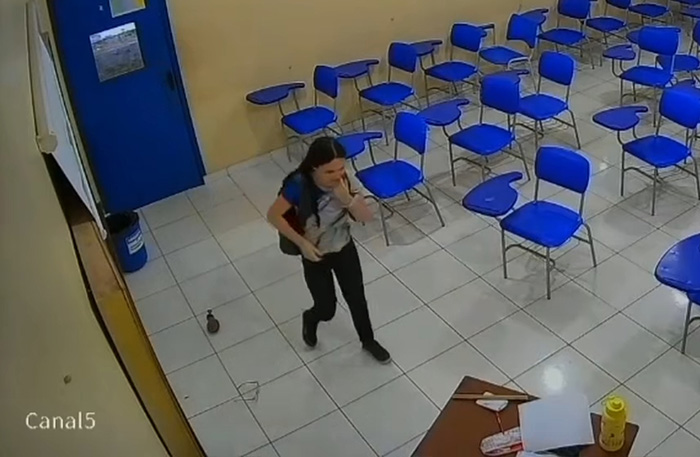 17-Year-Old Student Attacks Her Math Teacher In Classroom, Her Alleged Reason Leaves People Stunned 17-Year-Old Student Attacks Her Math Teacher In Classroom, Her Alleged Reason Leaves People Stunned