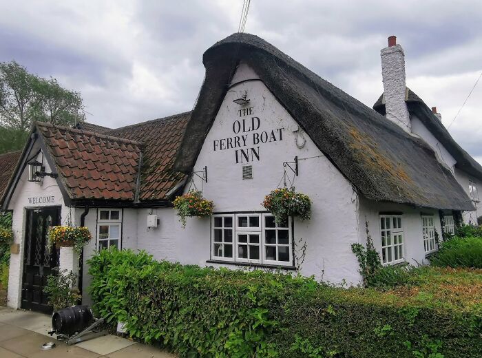 63 Silly British Humor Posts That Have Earned A Strong Nose Exhale And A Wheeze (New Pics) 63 Silly British Humor Posts That Have Earned A Strong Nose Exhale And A Wheeze (New Pics)