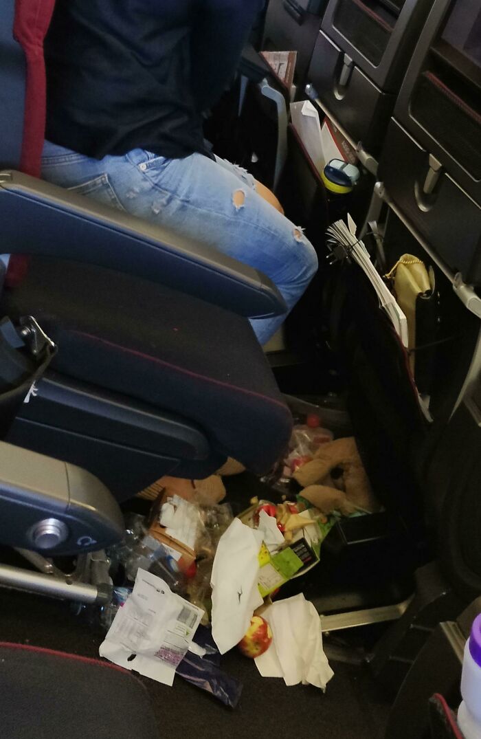 54 Plane Passengers Who Made A Few Hours In The Air Feel Like A Life Sentence 54 Plane Passengers Who Made A Few Hours In The Air Feel Like A Life Sentence
