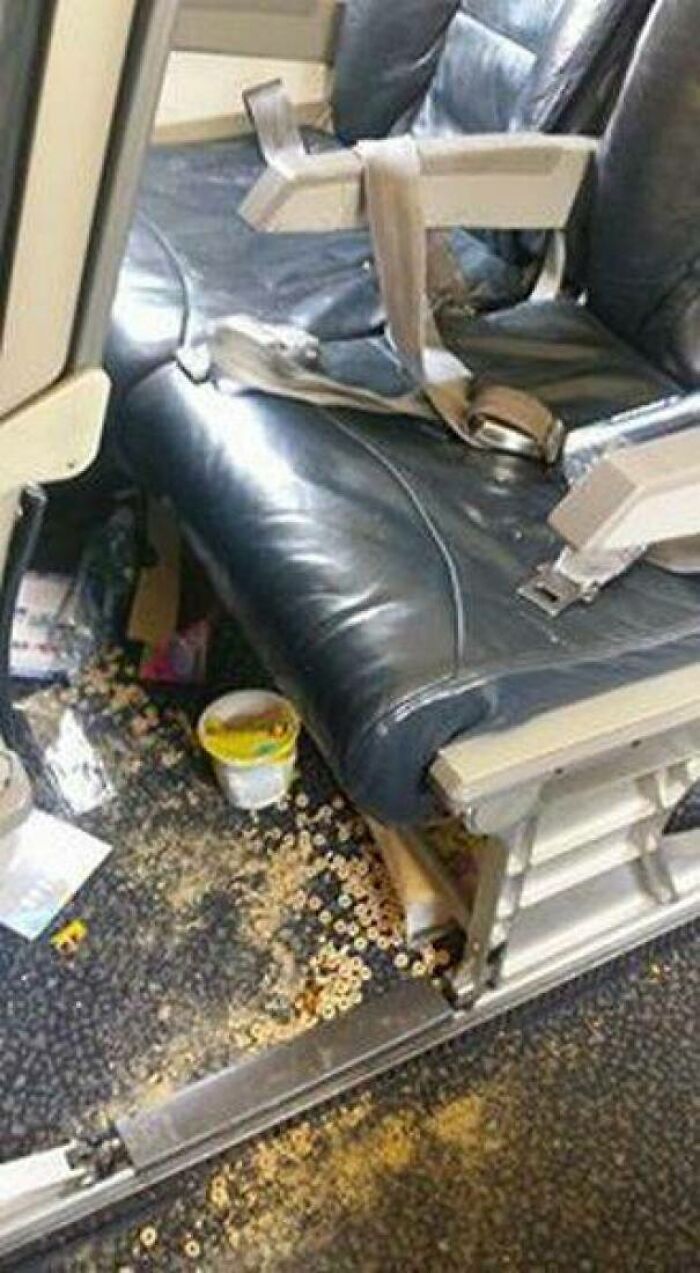54 Plane Passengers Who Made A Few Hours In The Air Feel Like A Life Sentence 54 Plane Passengers Who Made A Few Hours In The Air Feel Like A Life Sentence
