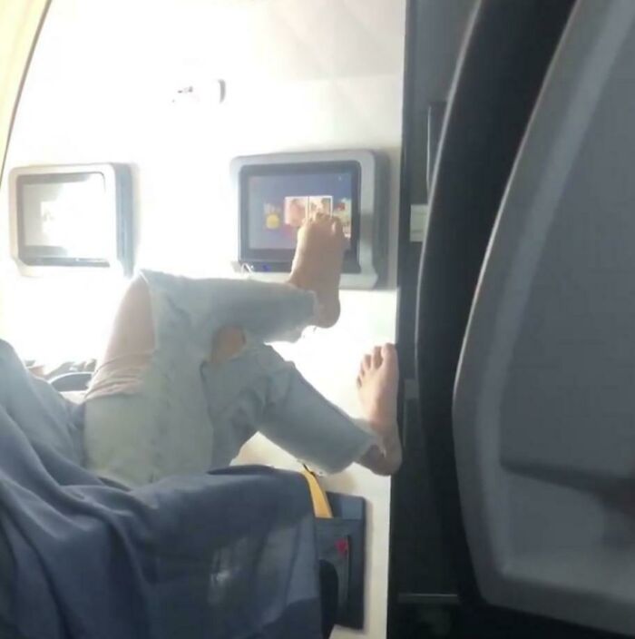 54 Plane Passengers Who Made A Few Hours In The Air Feel Like A Life Sentence 54 Plane Passengers Who Made A Few Hours In The Air Feel Like A Life Sentence