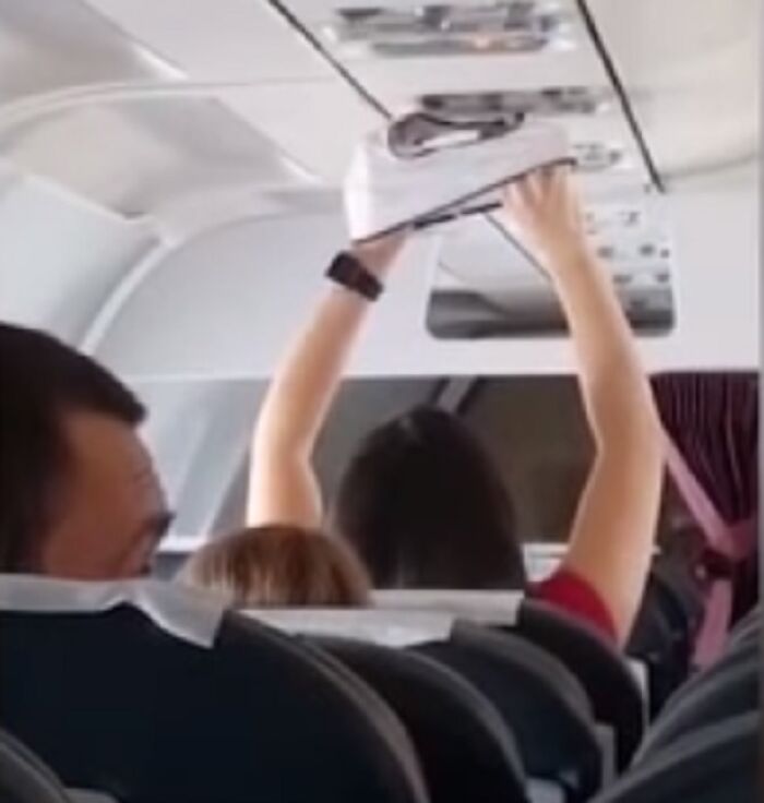 54 Plane Passengers Who Made A Few Hours In The Air Feel Like A Life Sentence 54 Plane Passengers Who Made A Few Hours In The Air Feel Like A Life Sentence