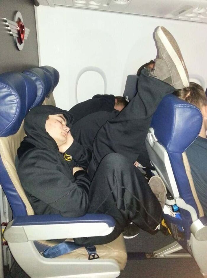 54 Plane Passengers Who Made A Few Hours In The Air Feel Like A Life Sentence 54 Plane Passengers Who Made A Few Hours In The Air Feel Like A Life Sentence
