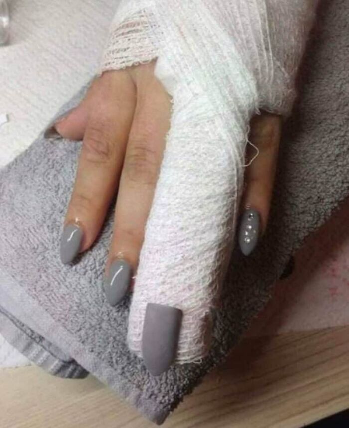 89 Pics That Might Make You Stop Scrolling Just To Figure Out What&rsquo;s Going On