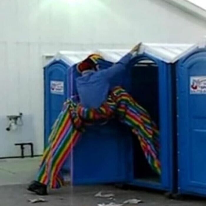 89 Pics That Might Make You Stop Scrolling Just To Figure Out What&rsquo;s Going On