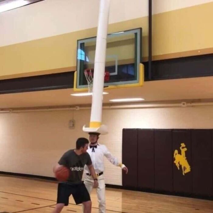 89 Pics That Might Make You Stop Scrolling Just To Figure Out What&rsquo;s Going On