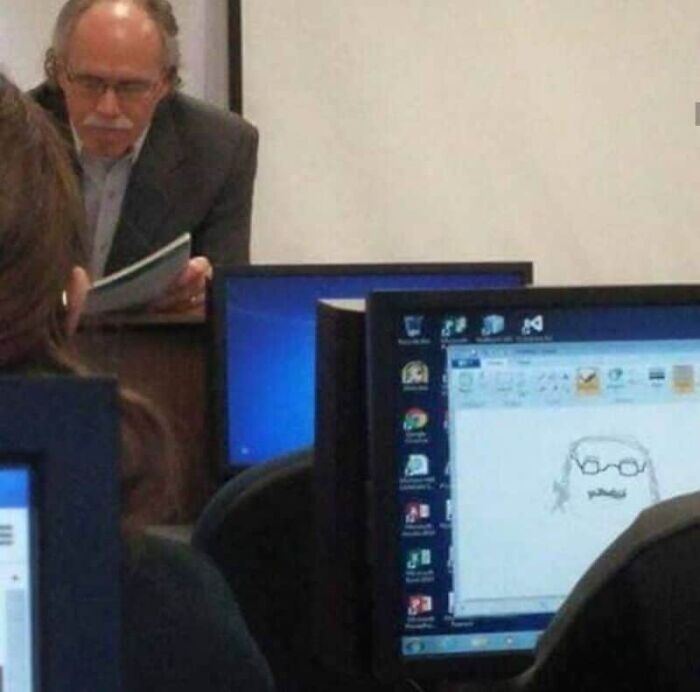 89 Pics That Might Make You Stop Scrolling Just To Figure Out What&rsquo;s Going On