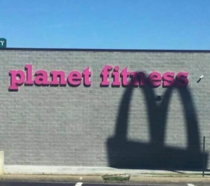 89 Pics That Might Make You Stop Scrolling Just To Figure Out What&rsquo;s Going On