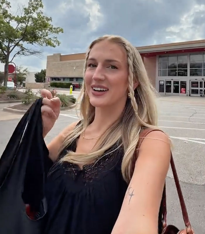 “People Are Miserable”: Karen Takes Aim At Innocent Shopper, Bystander Steps In “People Are Miserable”: Karen Takes Aim At Innocent Shopper, Bystander Steps In