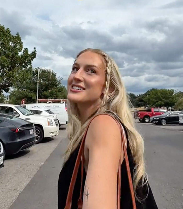 “People Are Miserable”: Karen Takes Aim At Innocent Shopper, Bystander Steps In “People Are Miserable”: Karen Takes Aim At Innocent Shopper, Bystander Steps In